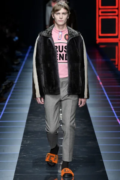 Look 9